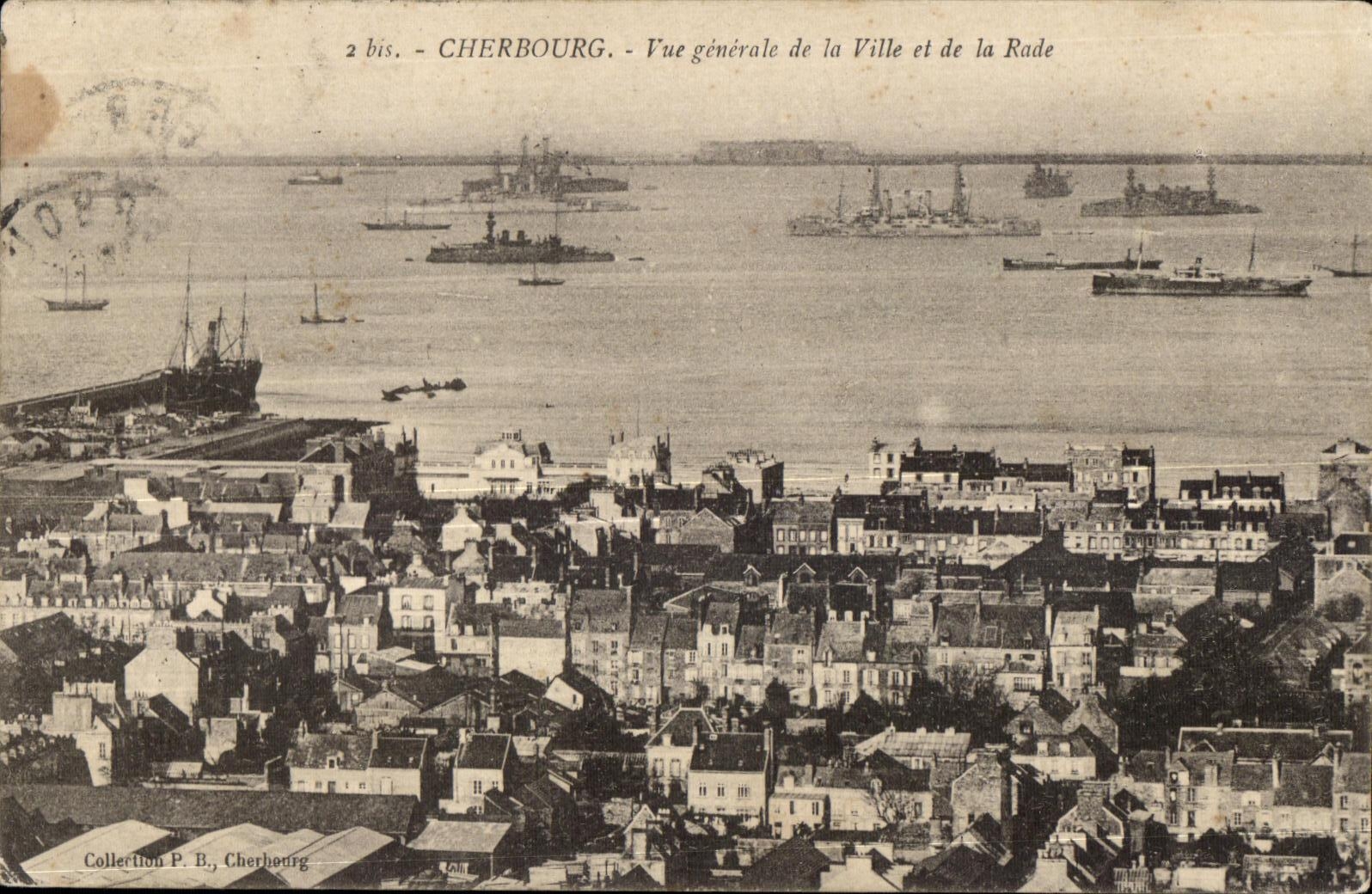 CPA Cherbourg Vue generale de la Ville et de la Rade Bateaux 
