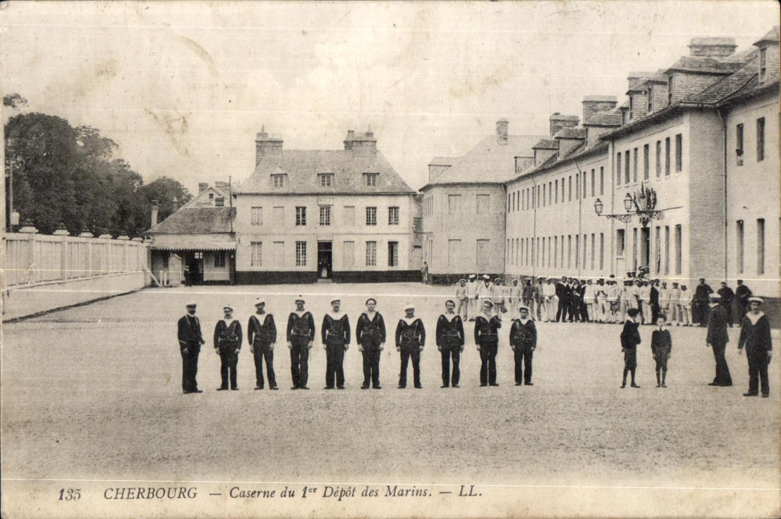 CPA Cherbourg Caserne du 1er depot des Marins Militaria 