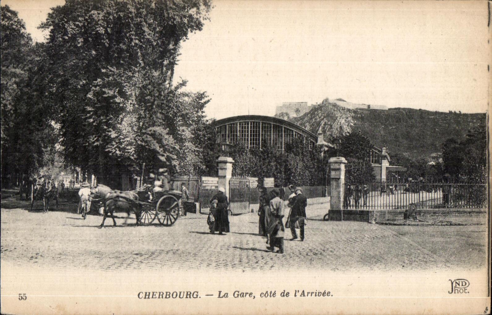 CPA Cherbourg La Gare cote de I Arrivee Militaria 