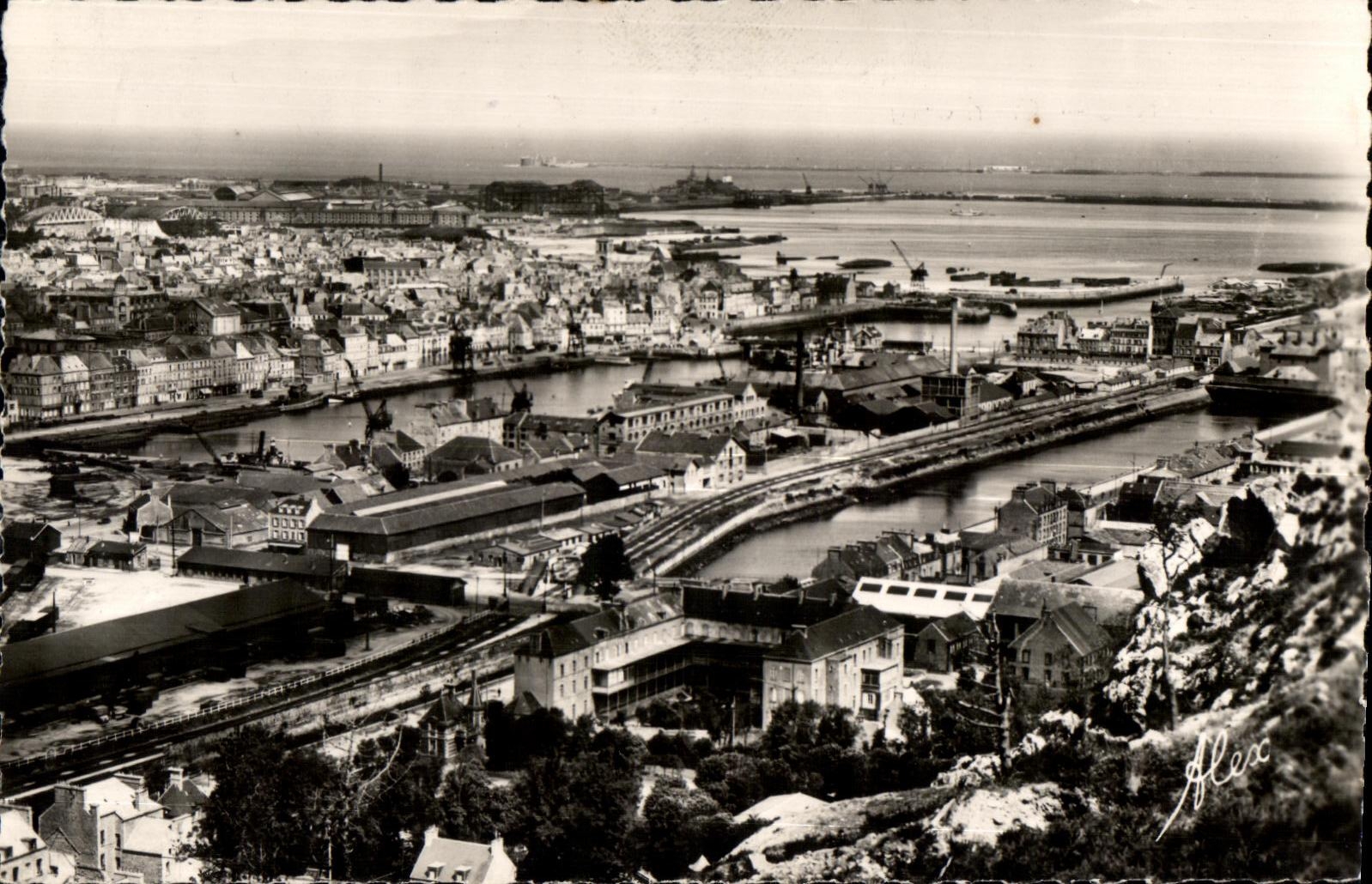 Cherbourg — Panorama sur les Bassins et la Plage — Alex