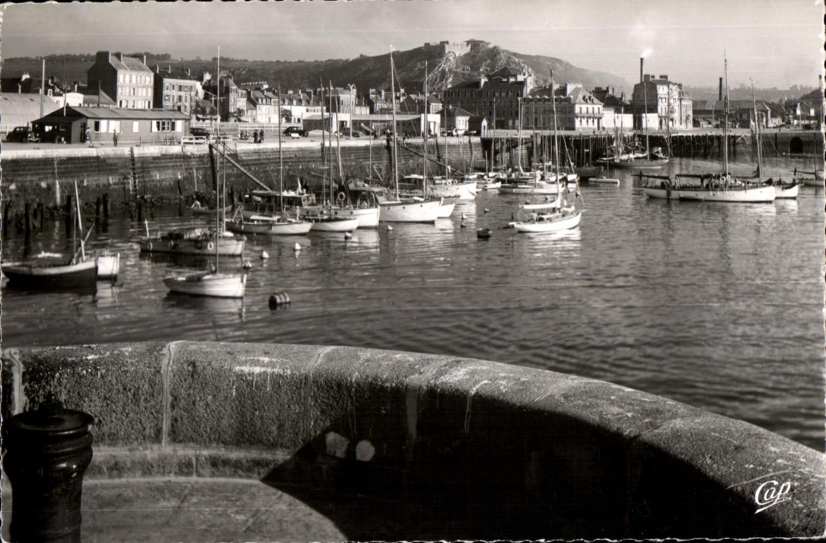 Cherbourg - Le Port de Pêche et la Montagne du Roule — Cap