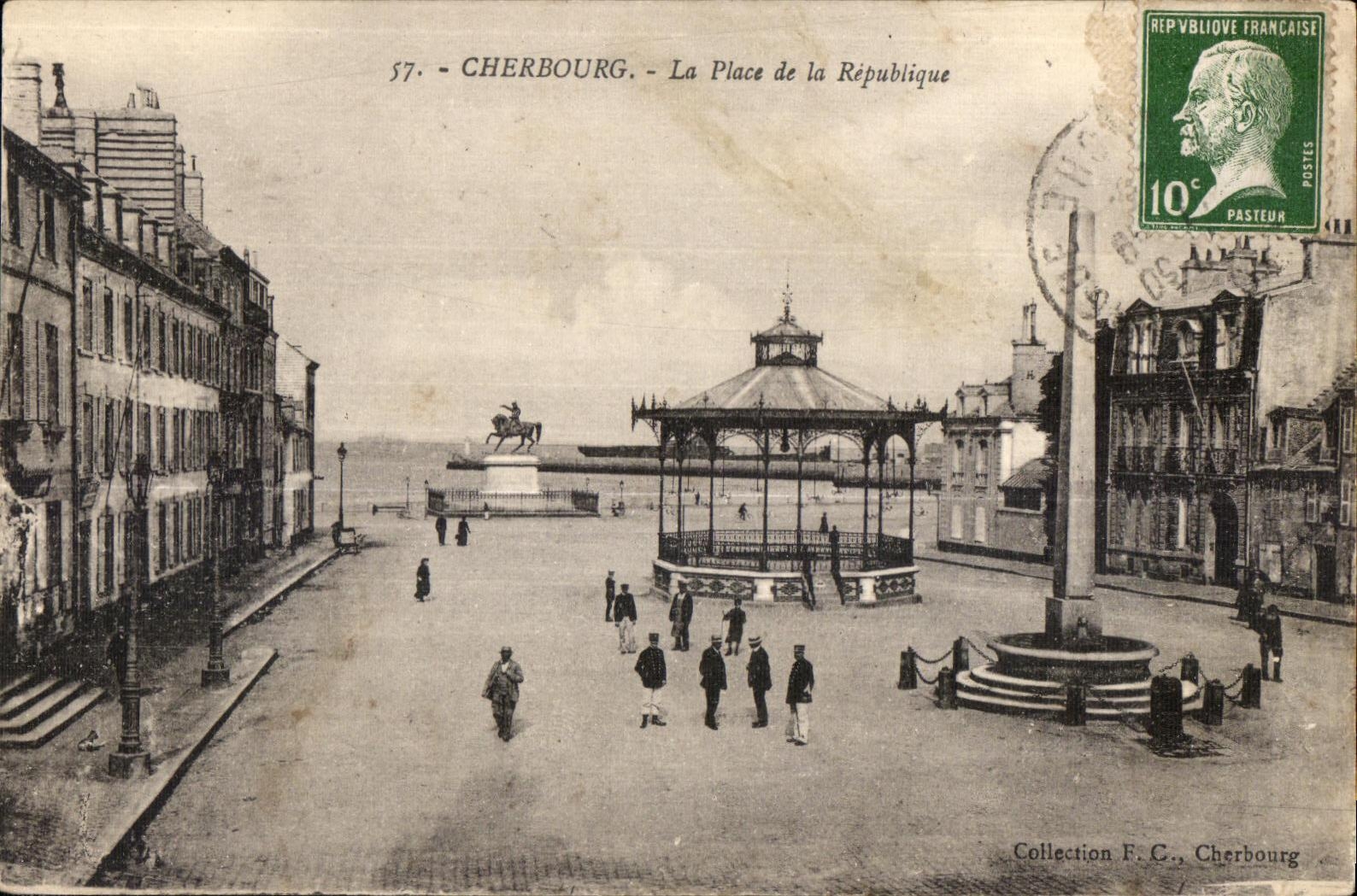 CPA Cherbourg La Place de la Republique