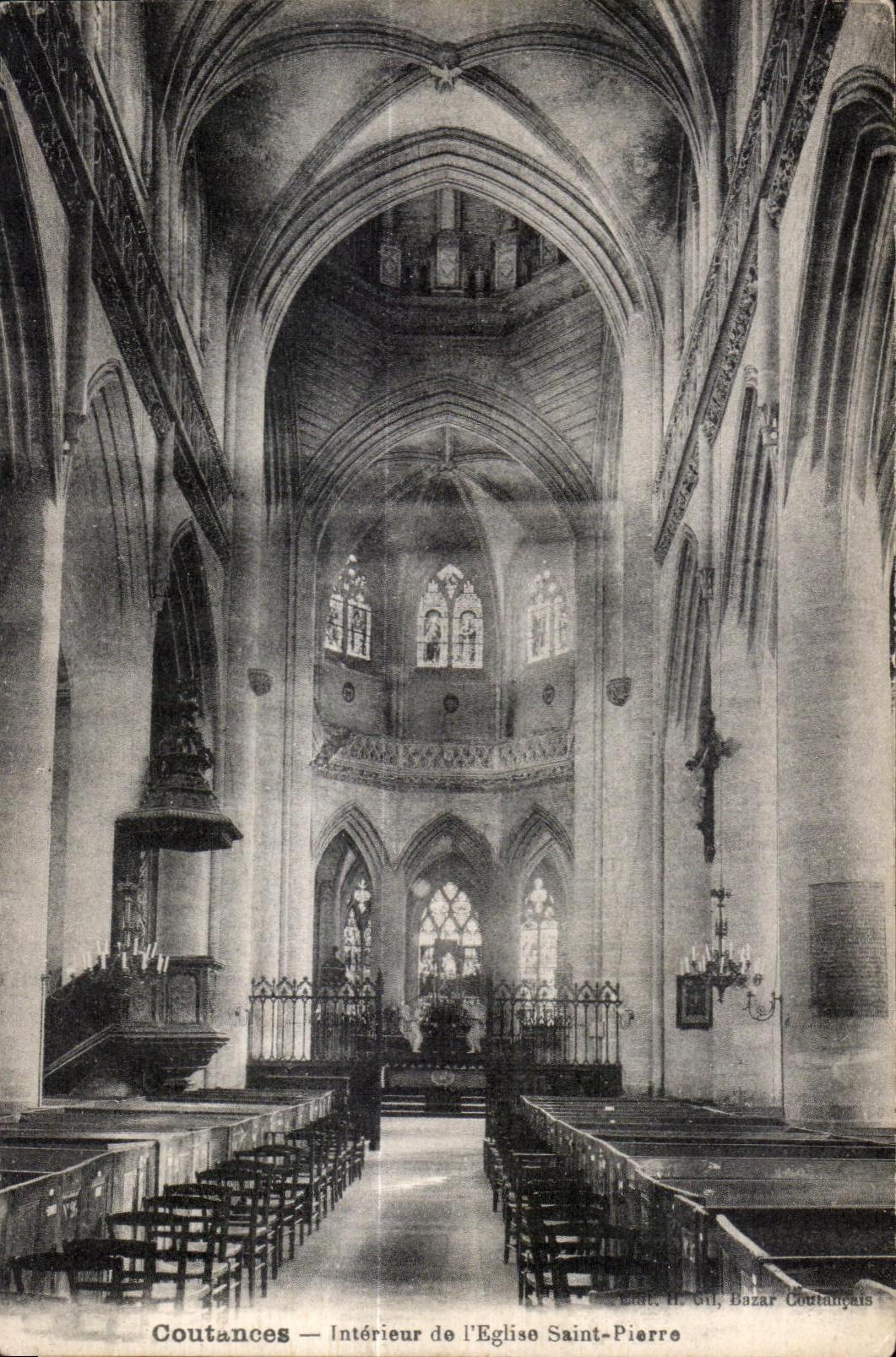 CPA Coutances Interieur de I Eglise Saint Pierre