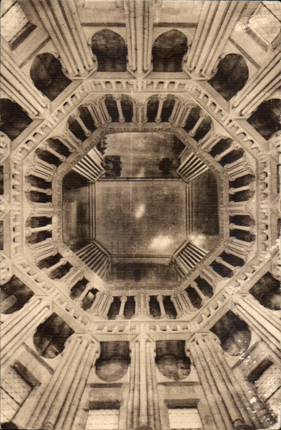 Cathédrale de Coutances — La tour centrale vue de l'oculus — Éd. G. Lemaire, R.C. 4936
