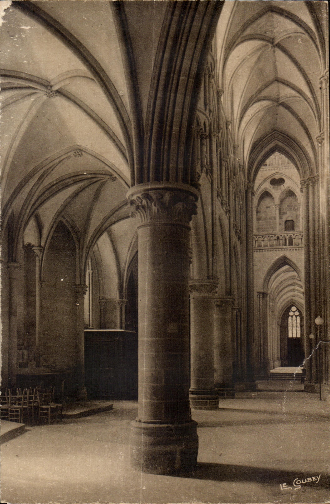 Coutances - Innenansicht der Kathedrale - Der Diambulatoire — Verlag Le Coubey, n°56