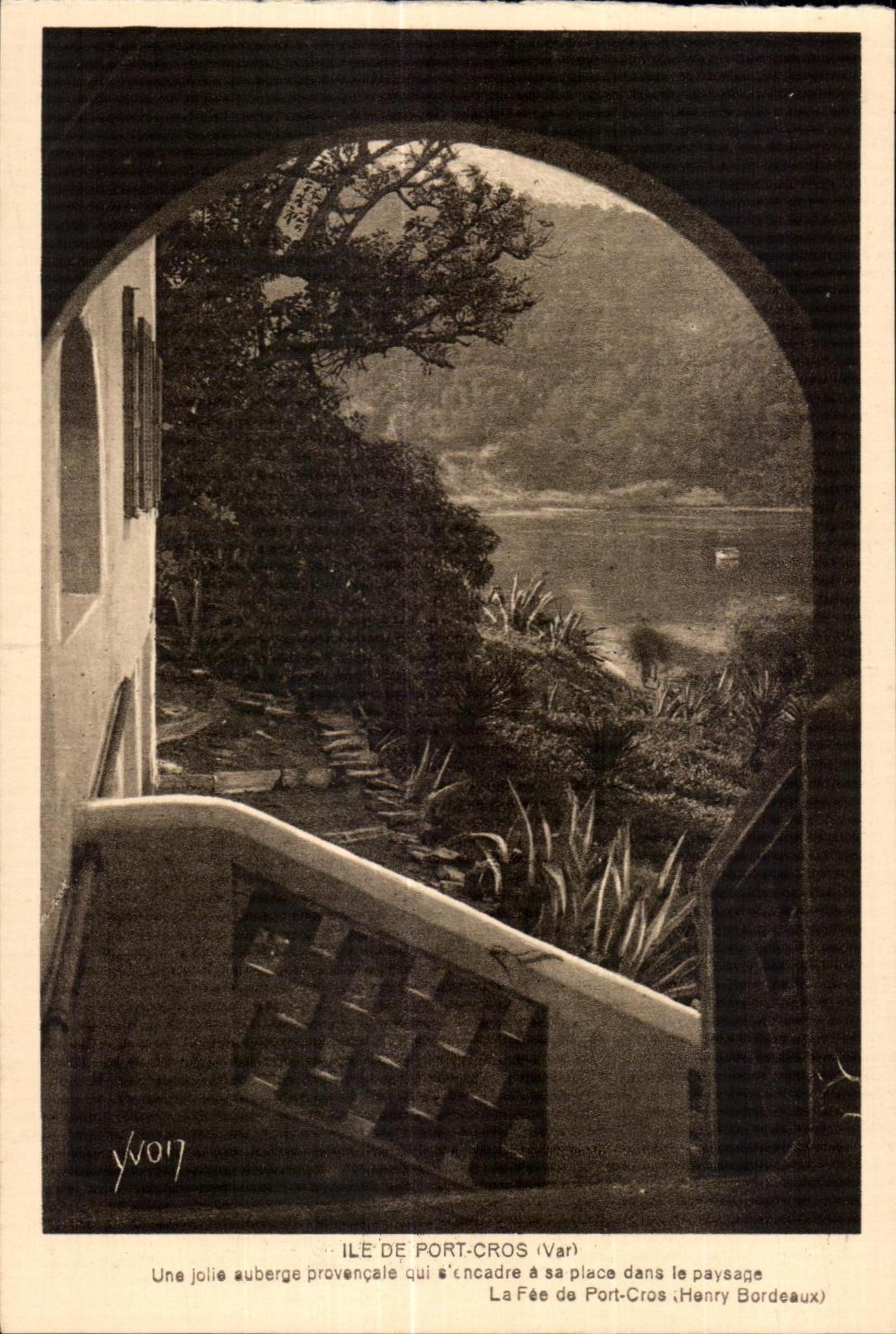 Ile de Port-Cros (Var) — Une jolie auberge provençale qui s'encadre à sa place dans le paysage — Henry Bordeaux