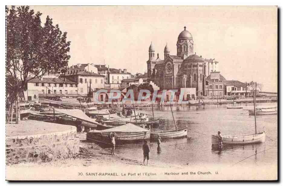 CPA Saint Raphael Le Port et I Eglise Harbour and the Church