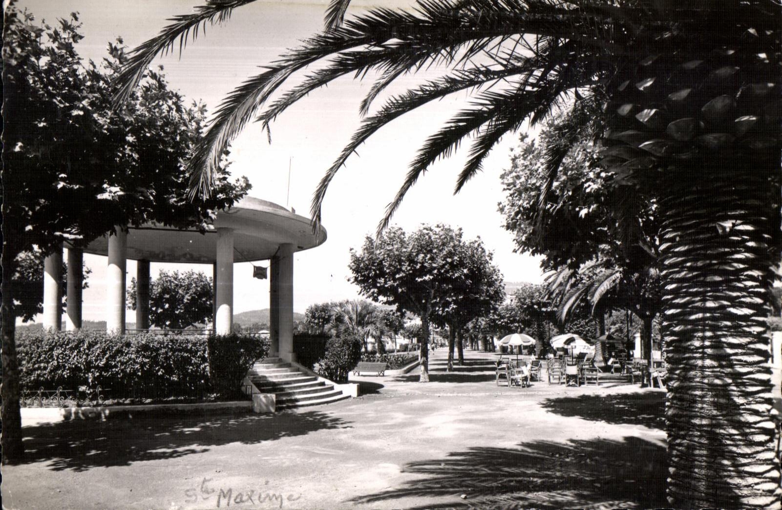 CPA Sainte Maxime Les Jardins et le kiosque a musique