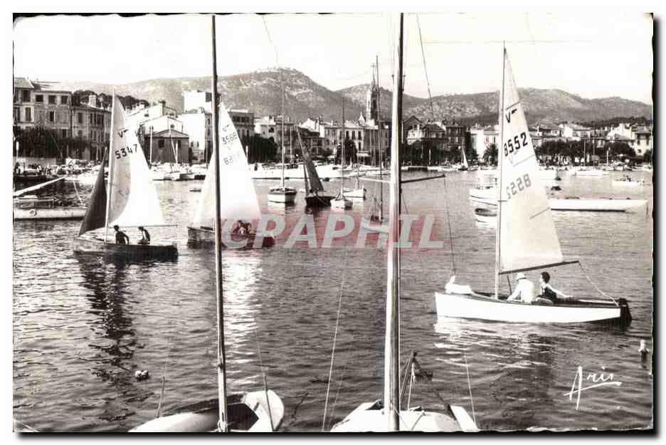 CPA Lumiere et Beaute de io Cote d Azur Sanary sur Mer depart des Regotes