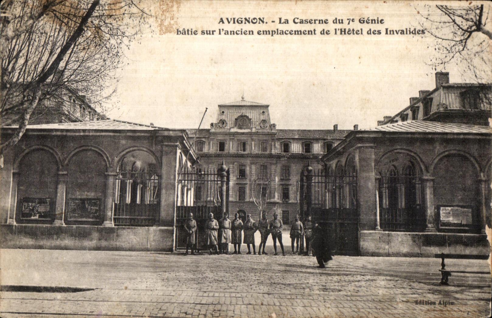 CPA Avignon La Caserne du Genie batie sur I ancien emplacement de I Hotel des Invalides Militaria 