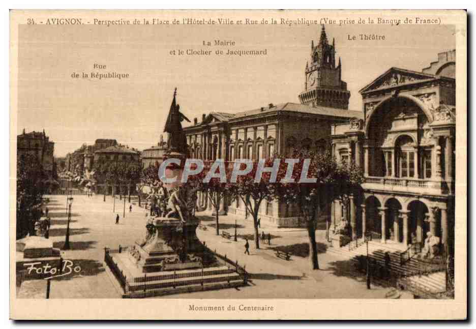 Avignon - Perspective de la Place de l'Hôtel-de-Ville et Rue de la République (Vue prise de la Banque de France) — Éditeur Artistic Hélène-Lux, Avignon
