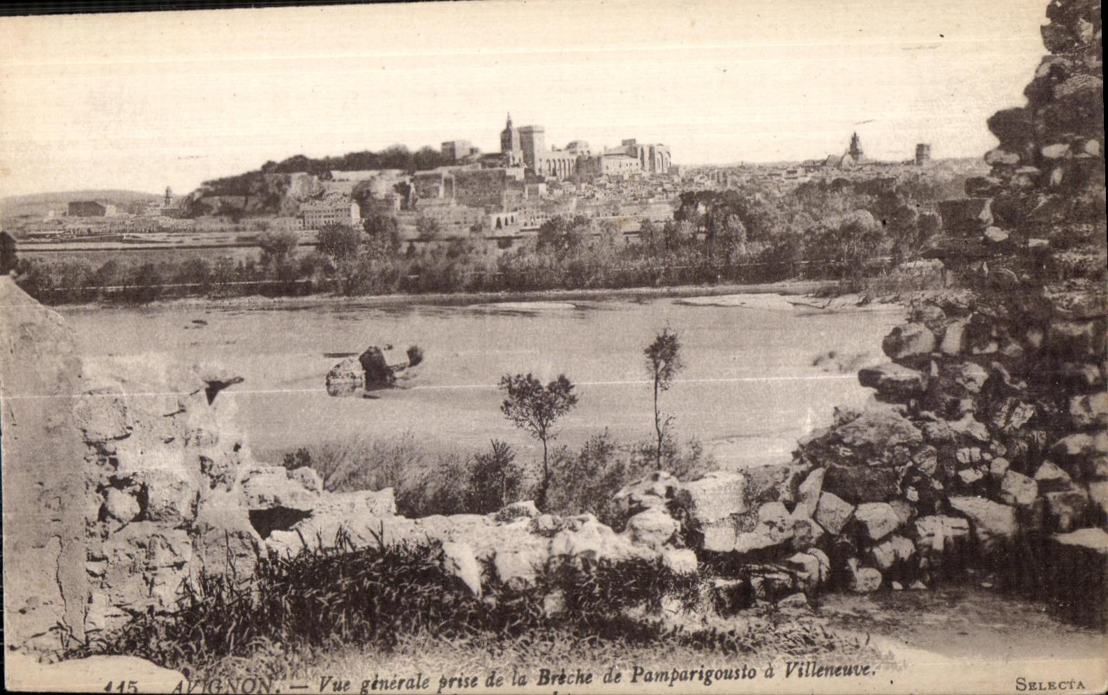 CPA Avignon Vue generale prise de la Breche de Pamparigousto a Villeneue