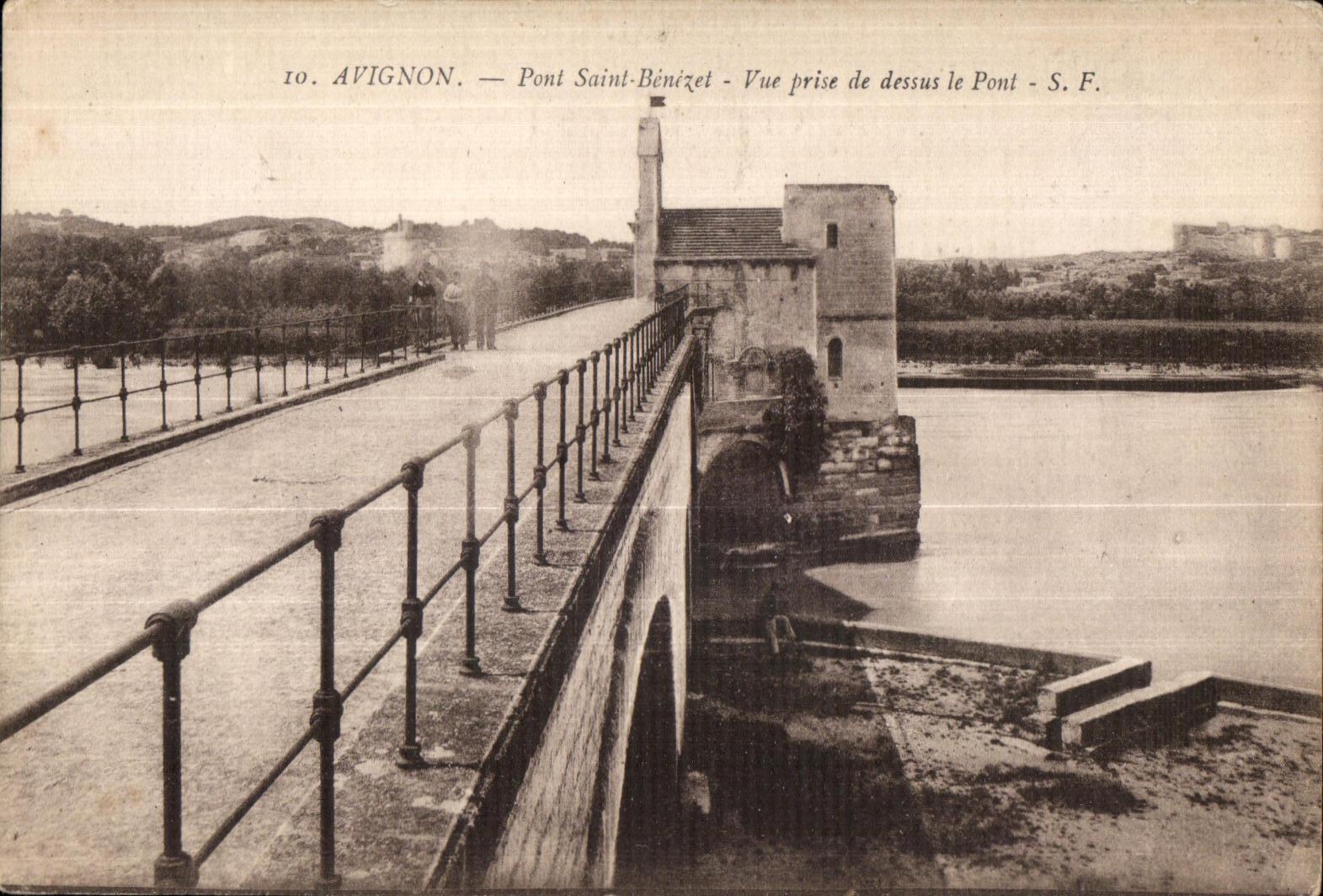 CPA Avignon Pont Saint Benezet Vue Prise de dessus le Pont