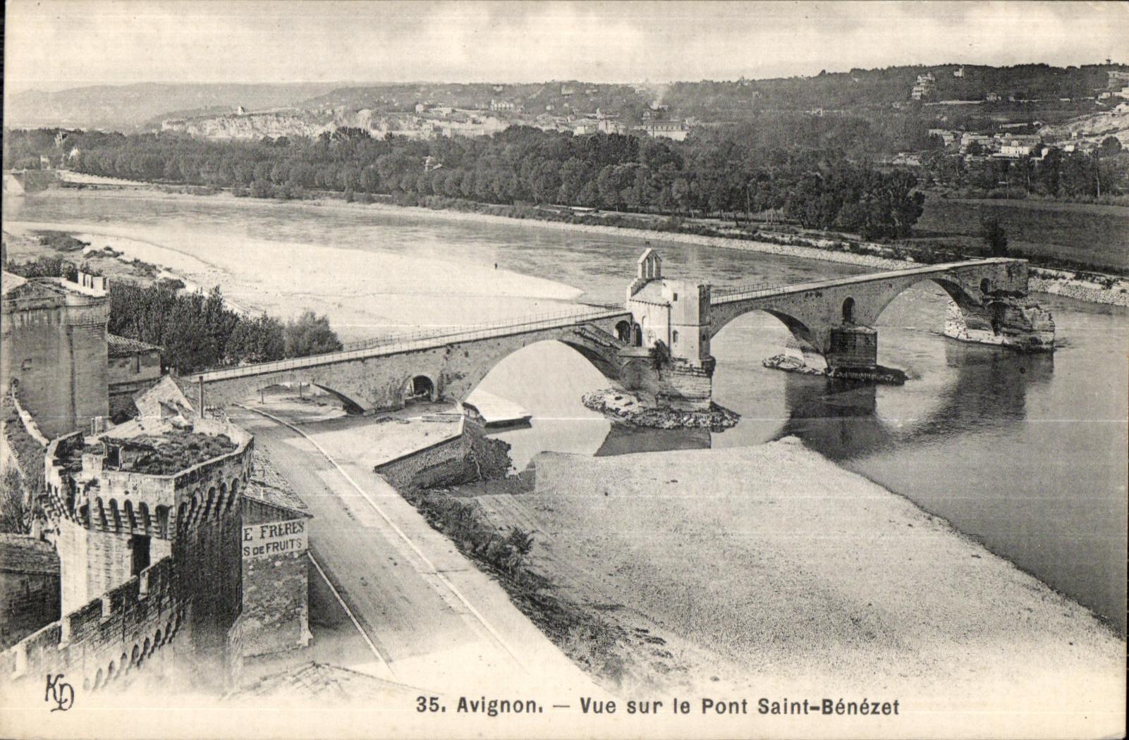 CPA Avignon Vue sur le Pont Saint Benezet
