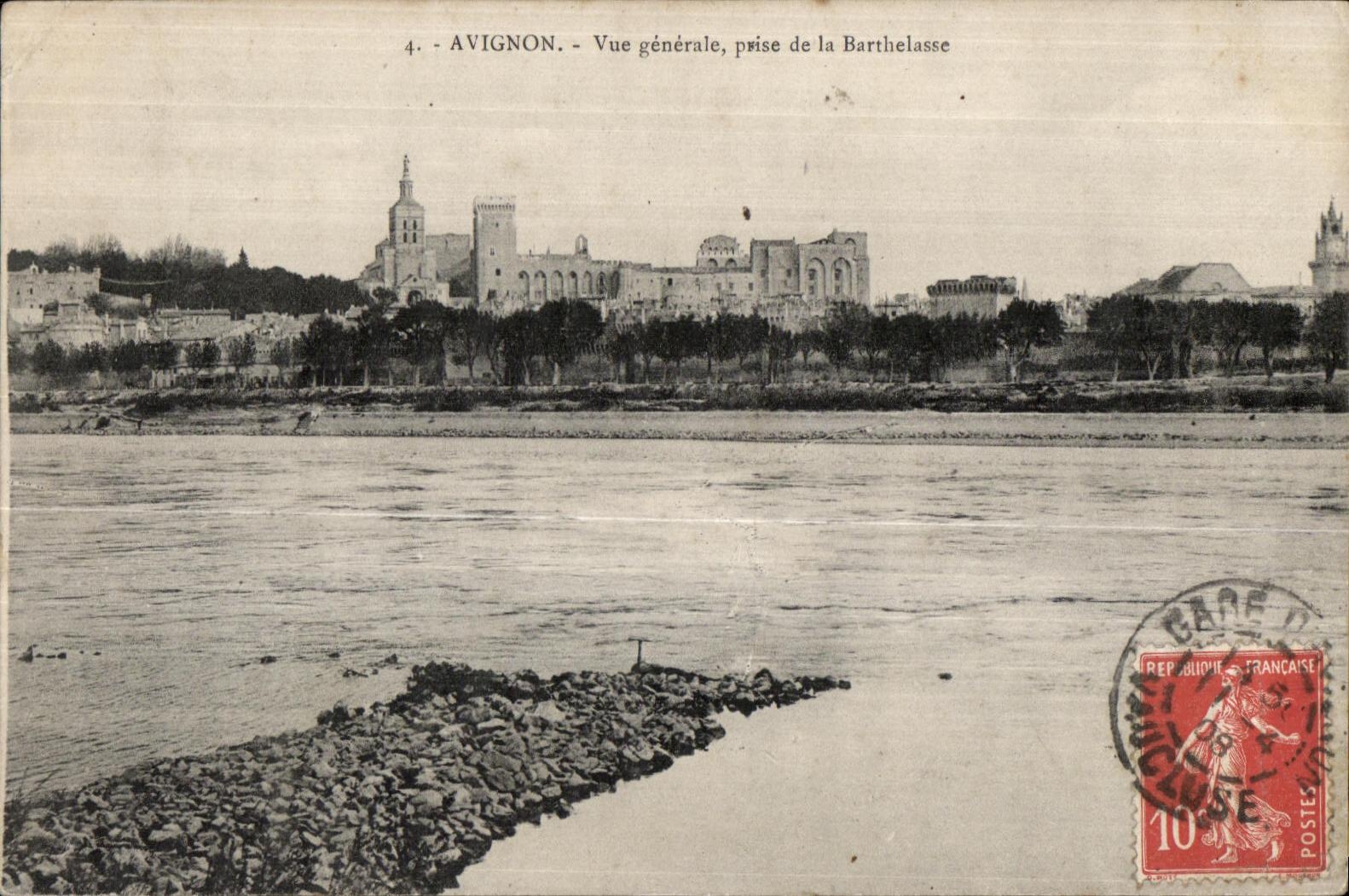 CPA Avignon Vue Generale prise de la Barthelasse