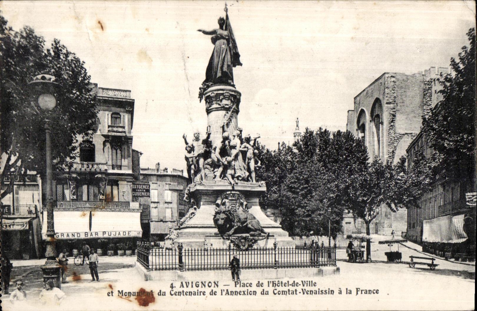 CPA Avignon Place de l Hotel de Villle Lion