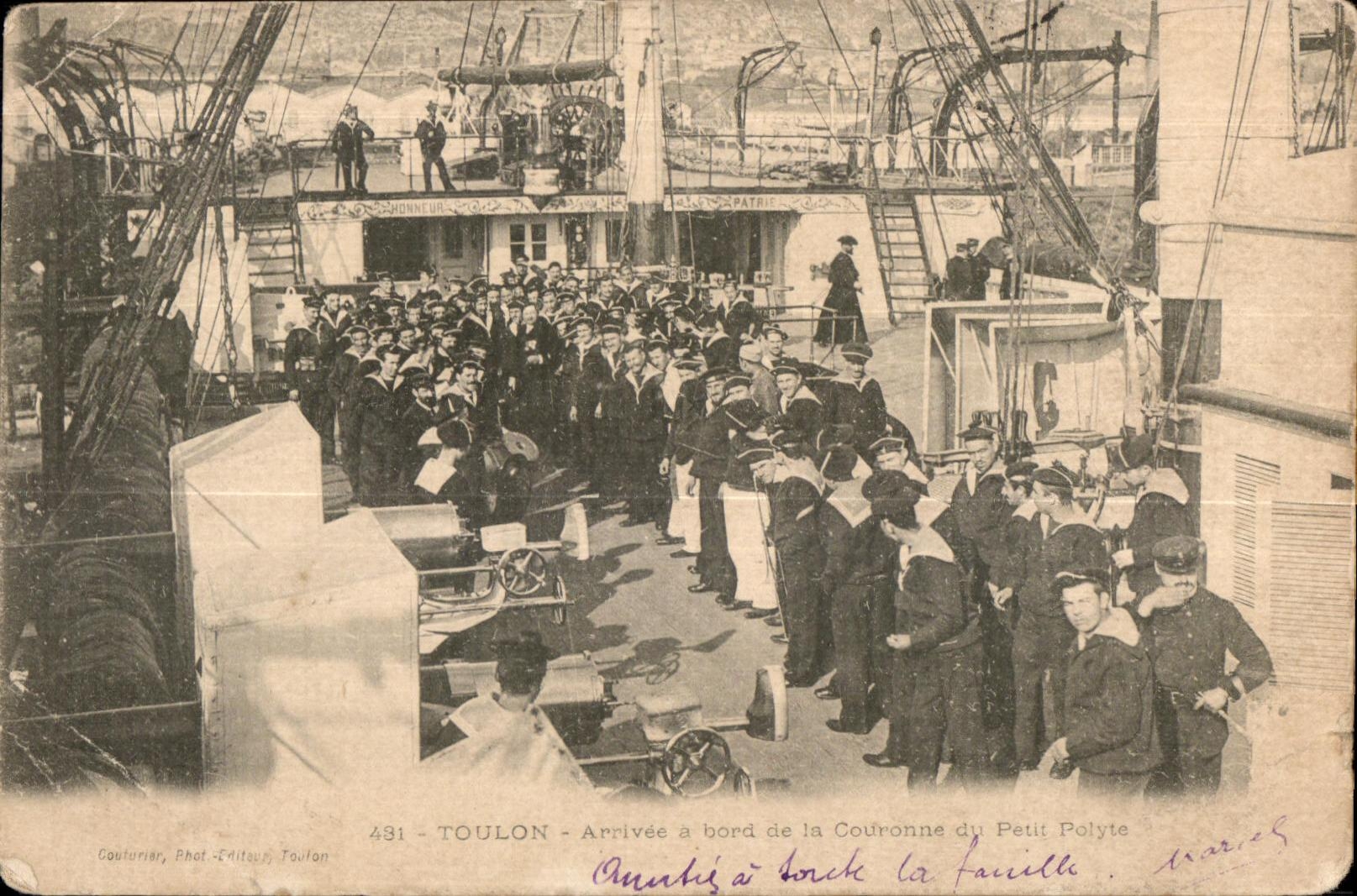 CPA Toulon Arrivee a bord de la Couronne du petit Polyte Militaria Marins 