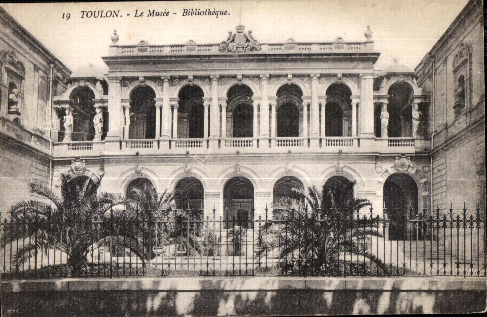 CPA Toulon Le Musee Bibliotheque Library