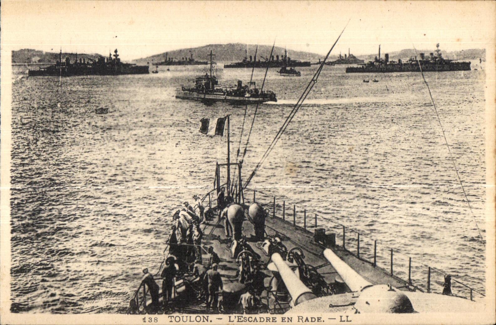 Toulon — L'Escadre en Rade — LL