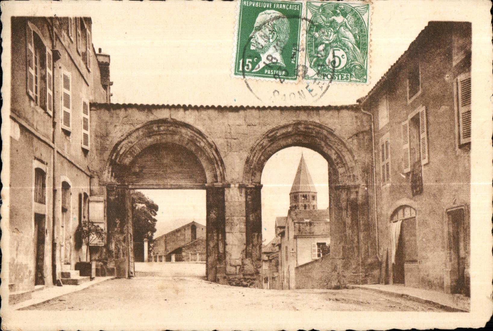 CPA Cluny Portes d Entree de l Abbaye