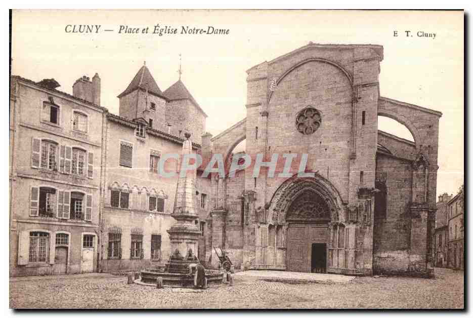 CPA Cluny Place et Eglise Notre Dame