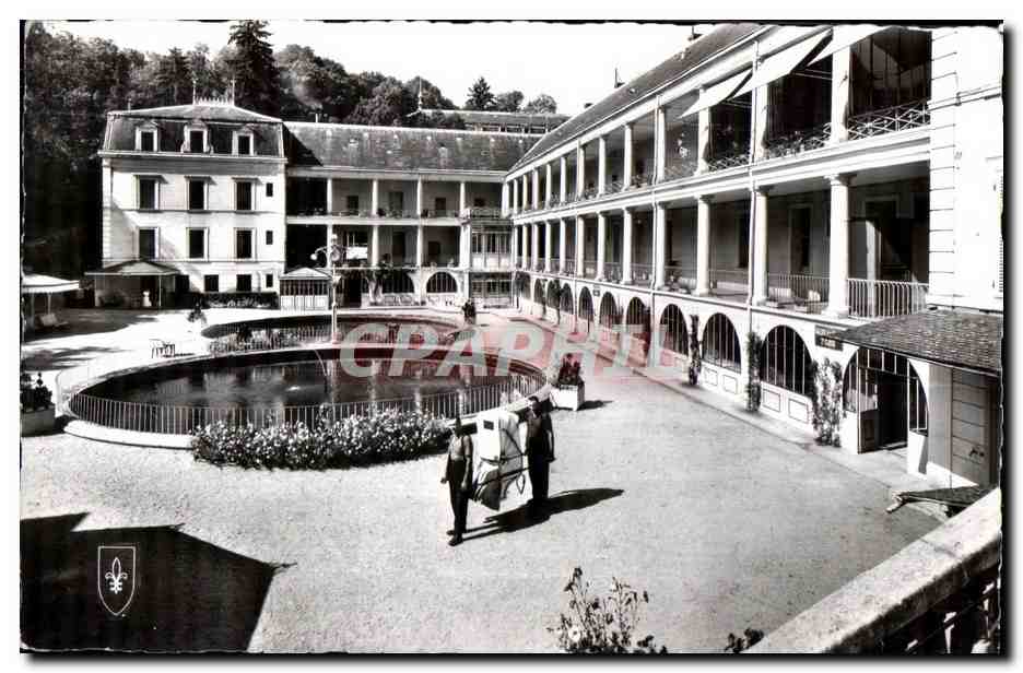 Cour des Bains — Établissement Thermal — Photographie Véritable par Bénoit
