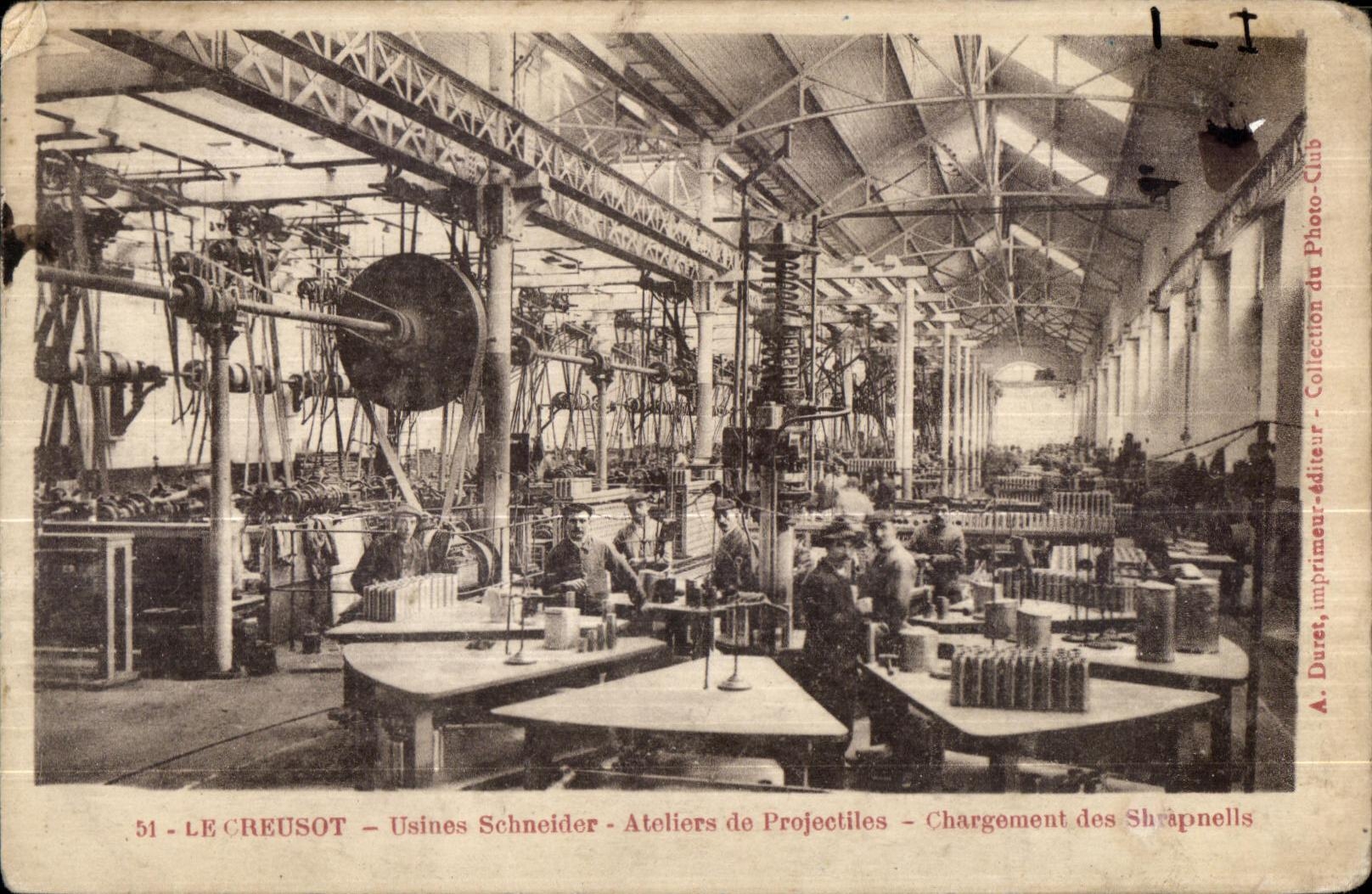 Tarjeta postal antigua Le Creusot Fábrica Schneider Taller de proyectiles Carga de Shrapnells