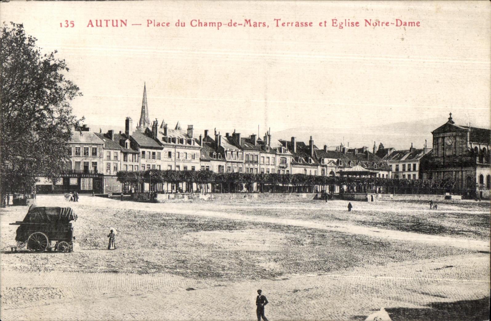 CPA Autun Place du Champ de Mars Terrasse et Eglise Notre Dame