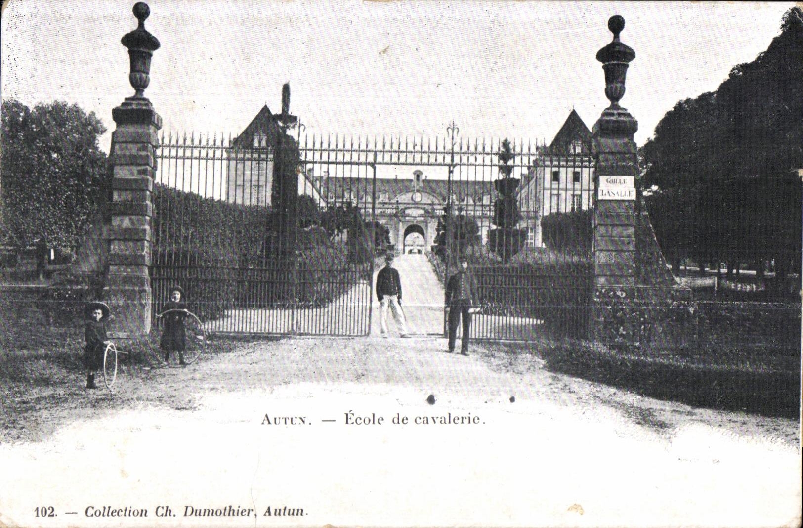 CPA Autun Ecole de cavalerie Militaria
