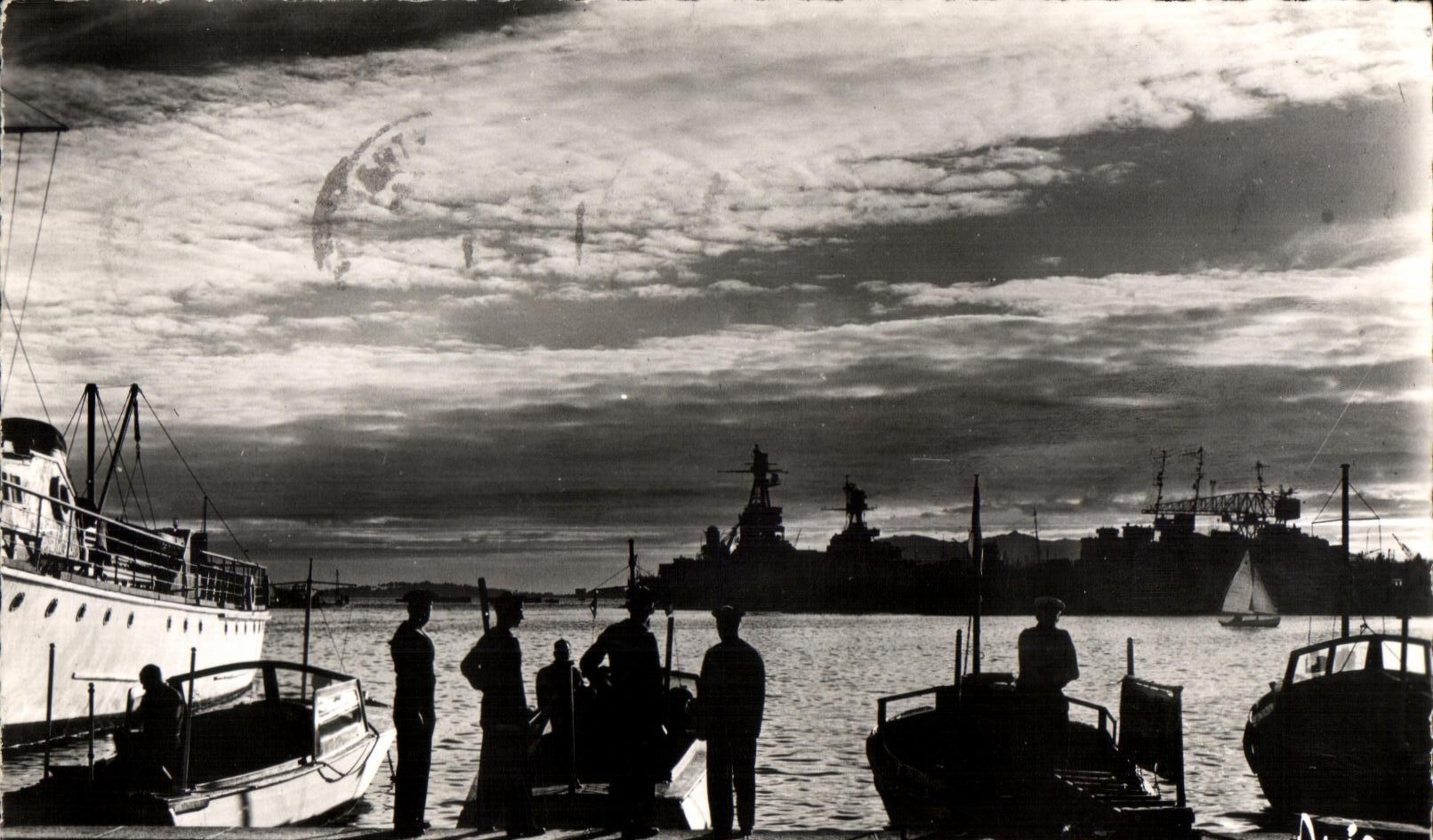Toulon — Le Crépuscule sur le Port — Editions ARIS