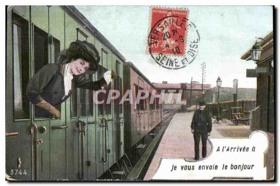 CPA Train a l arrivee de Versailles je vous envoie le bonjour Train Gare
