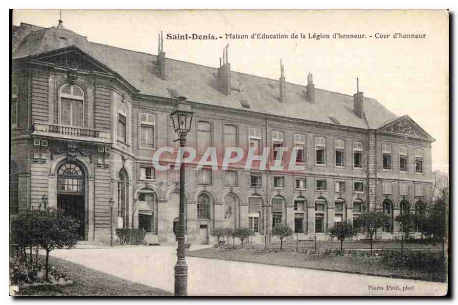 CPA Saint Denis Maison d education de la legion d honneur Cour d honneur 