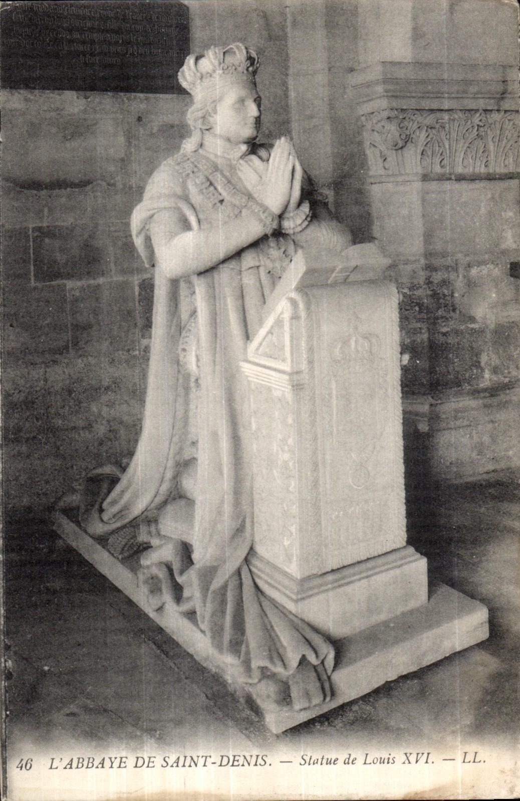 CPA L Abbaye de Saint Denis Statue de Louis XVI