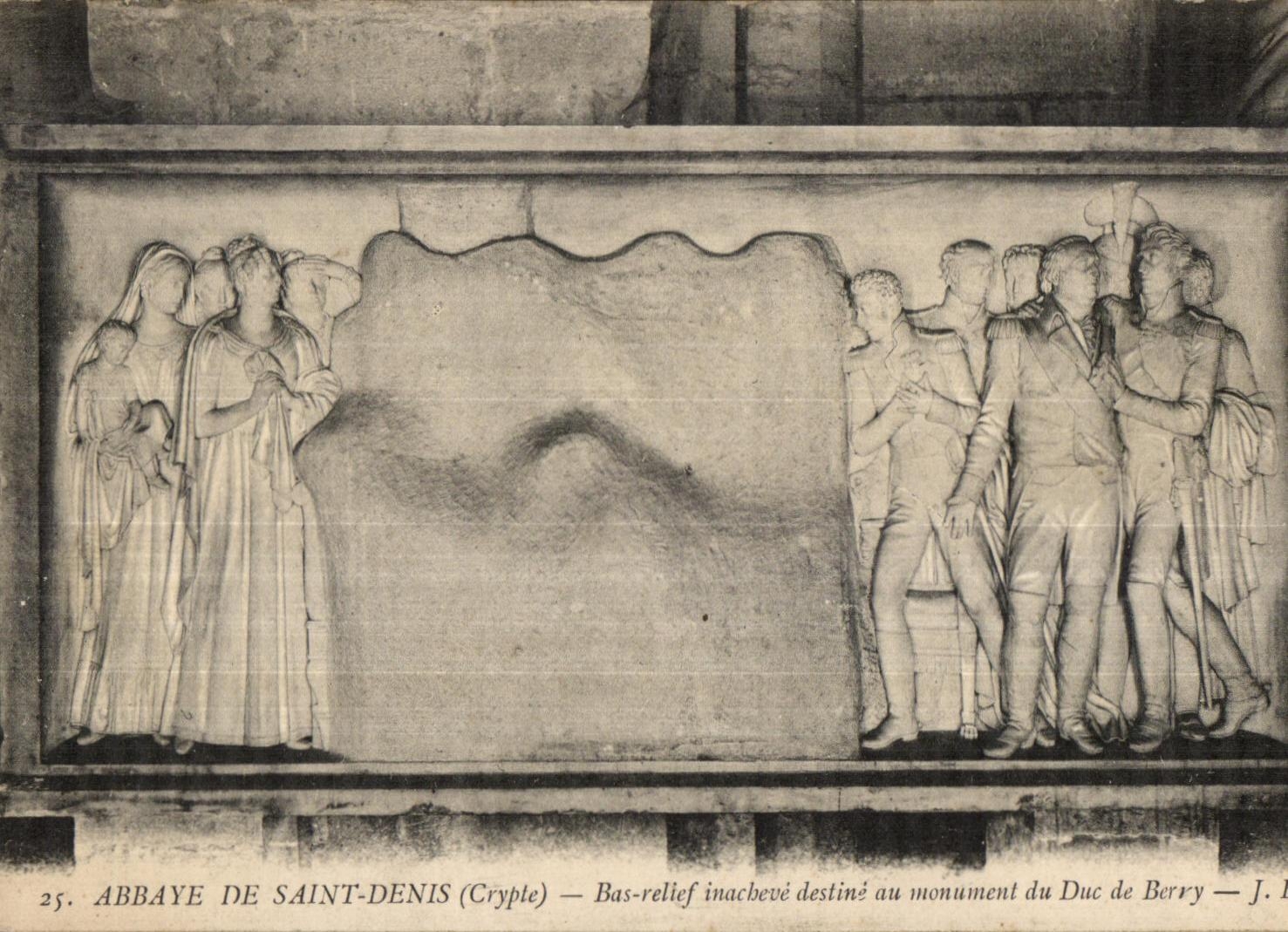 CPA Abbaye de Saint Denis (Crypte) Bas relief inacheve destine au monument du Duc de Berry