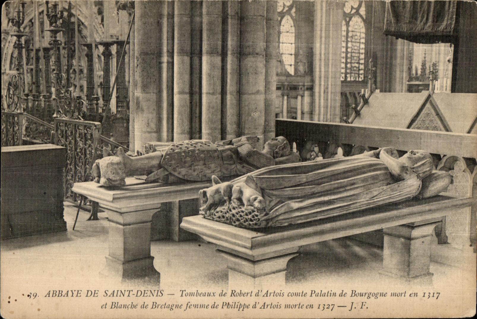 CPA Abbaye de Saint Denis Tombeaux de Robert d Artois comte Palatin de Bourgogue mort en