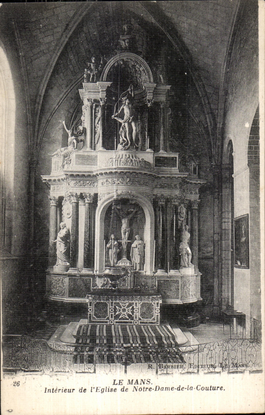 CPA Le Mans Interieur de l Eglise de Notre Dame de la Couture