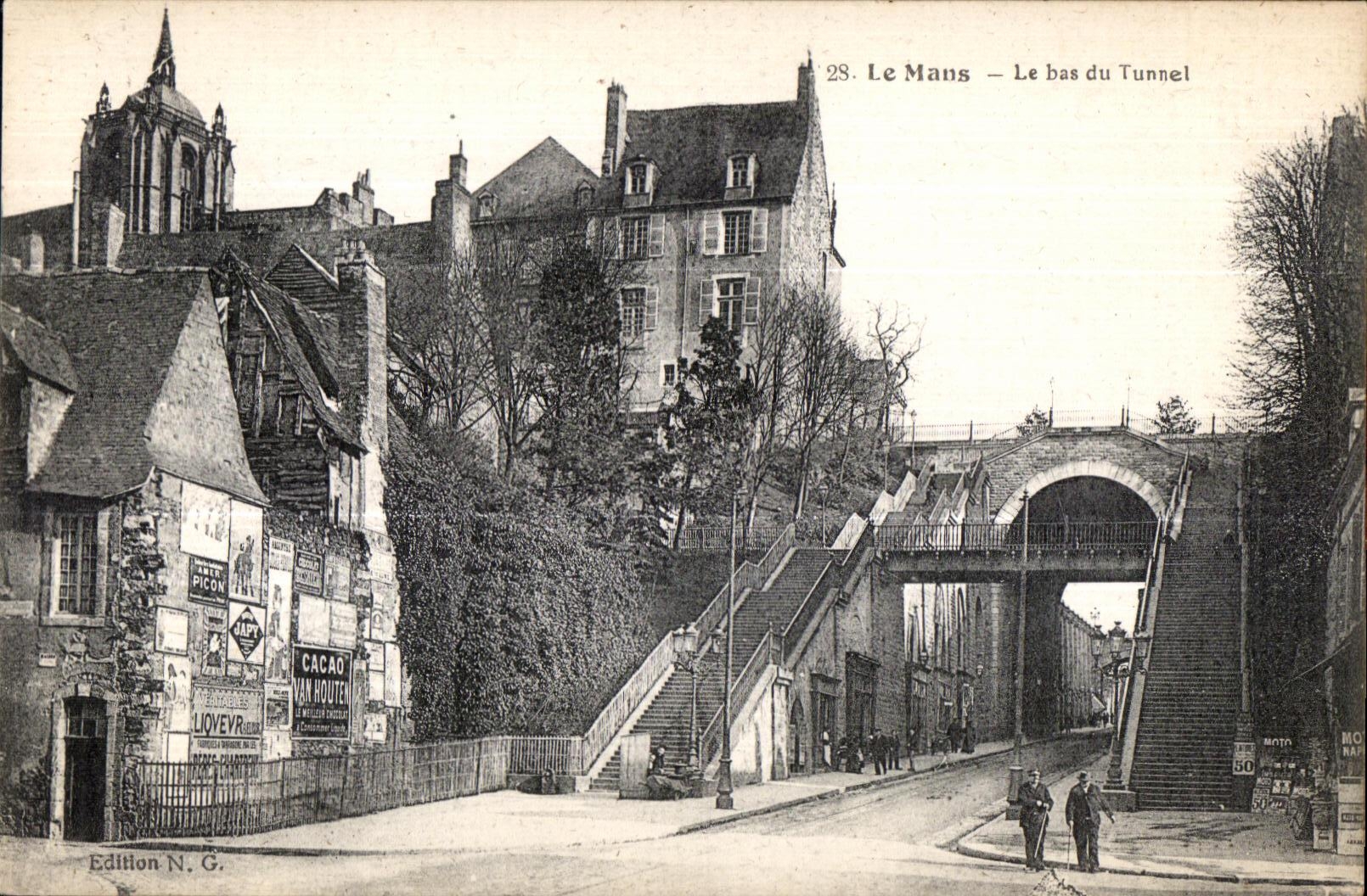 CPA Le Mans Le Bas du Tunnel
