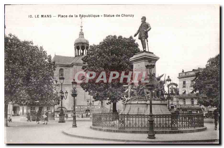 CPA Le Mans Place de la Republique Statue de Chanzy