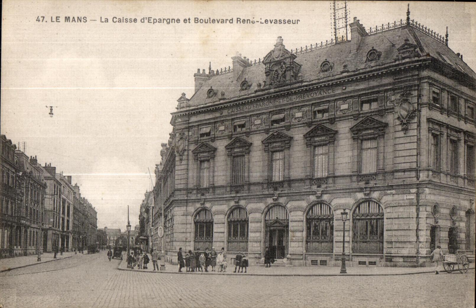 Le Mans — La Caisse d'Épargne et Boulevard René-Levasseur — Imp. Phot. A. Doibeauc
