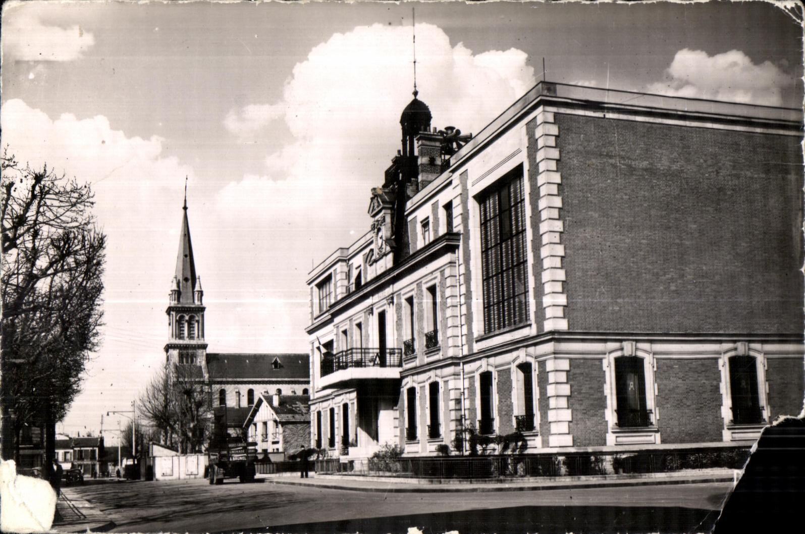 CPA Images de France Alfortville La Mairie et I Eglise