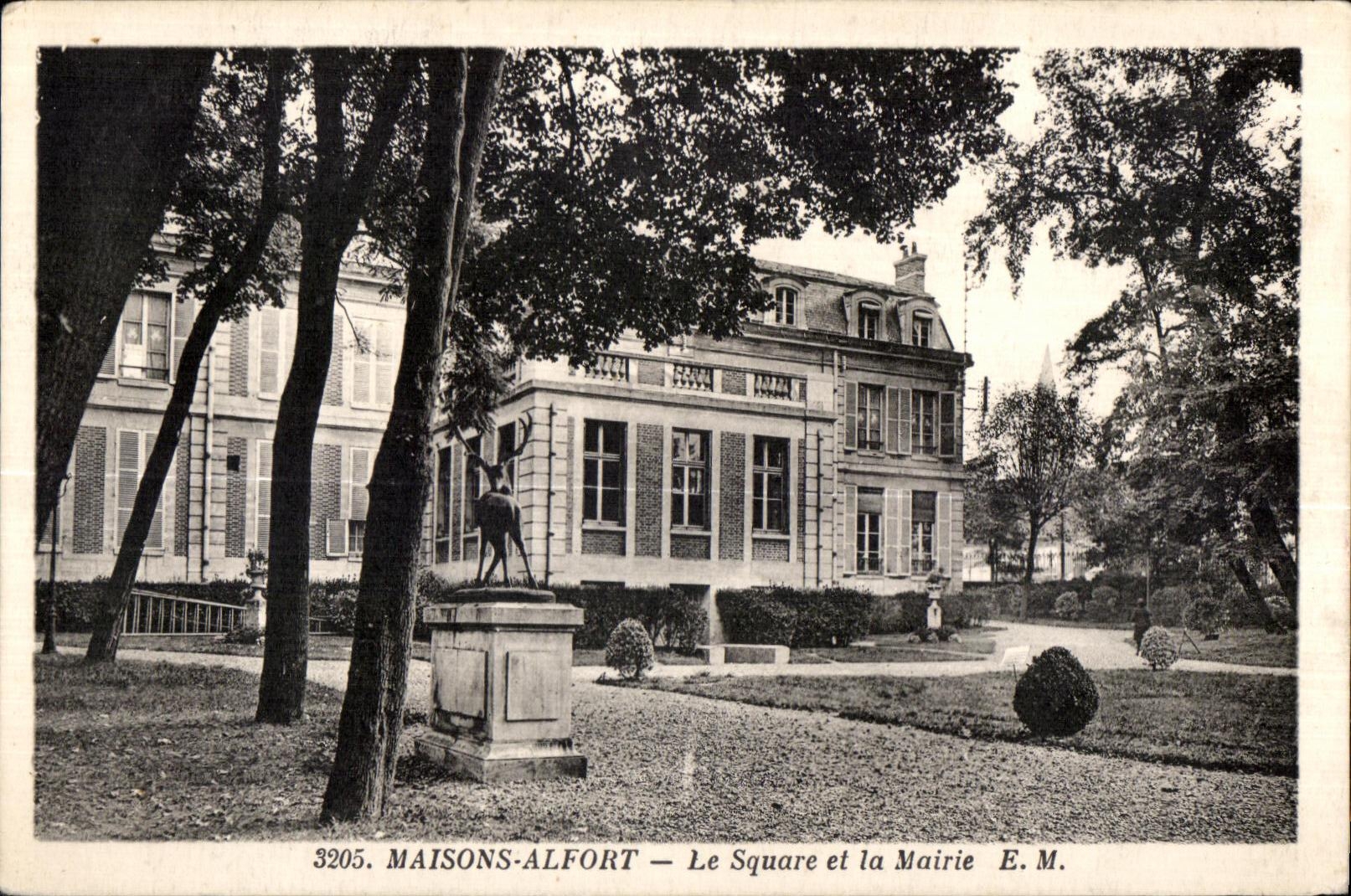 CPA Maisons Alfort Le Square et la Mairie