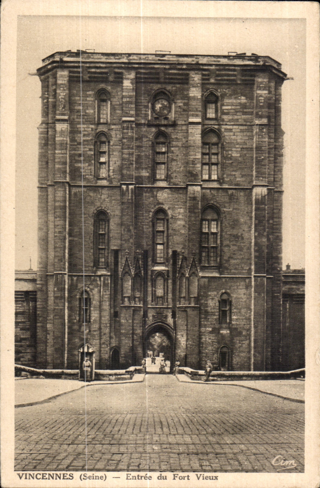 CPA Vincennes Entree du Fort Vieux