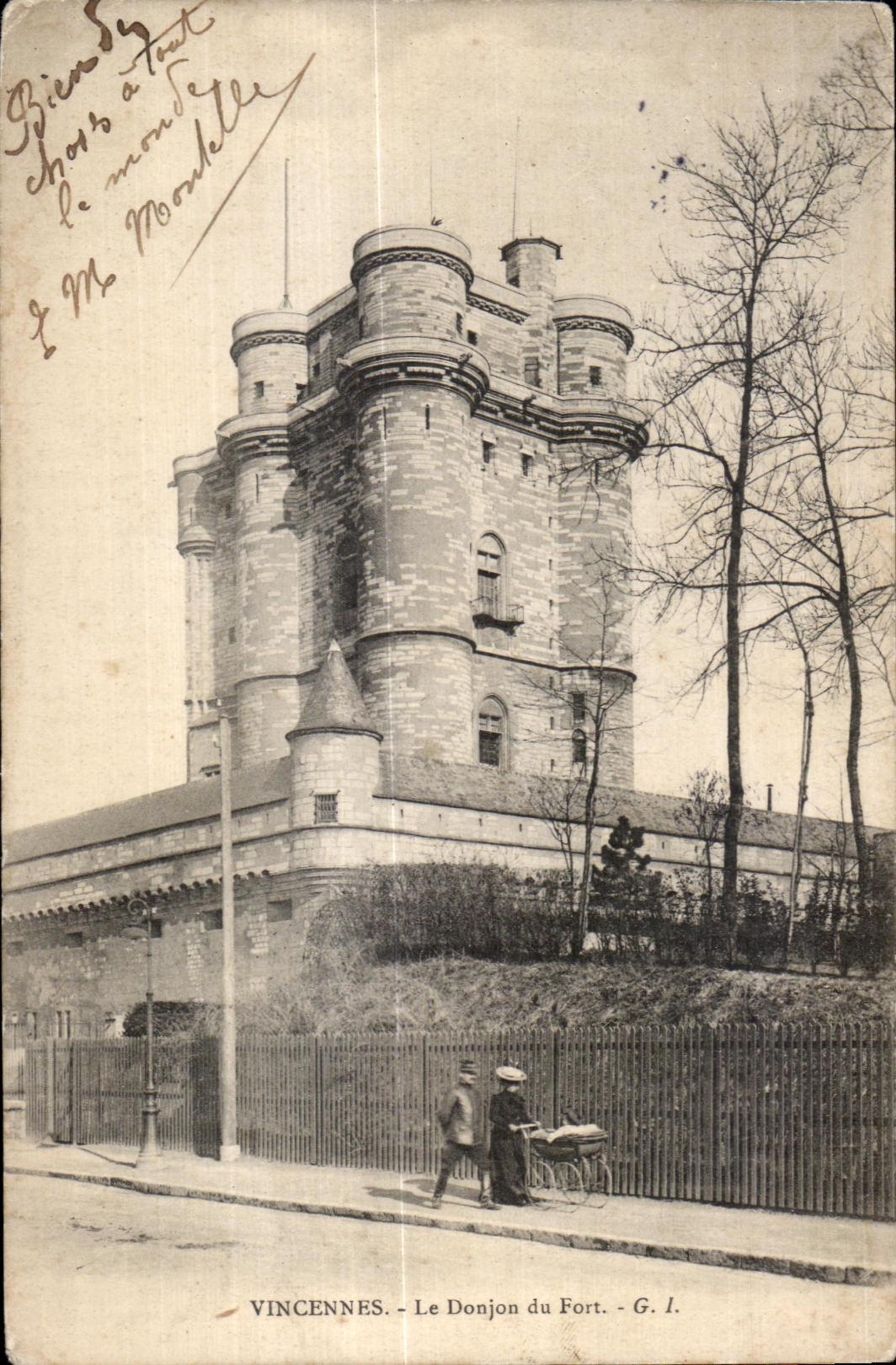 CPA Vincennes Le Donjon du Fort Militaria 
