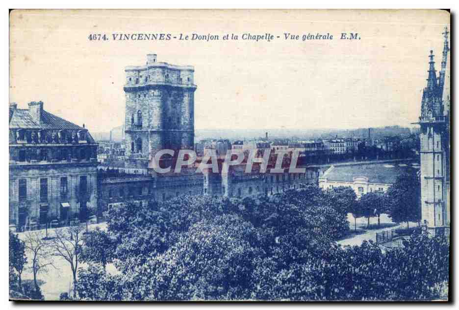 CPA Vincennes Le Donjon et la Chapelle Vue generale