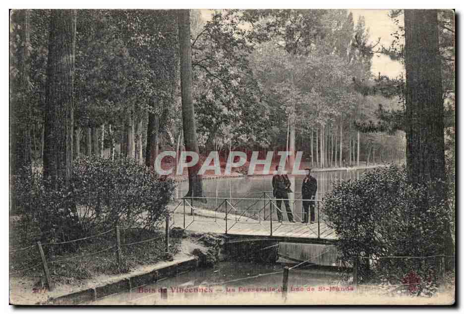CPA Bois de Vincennes la passerelle du lac de St Mande 