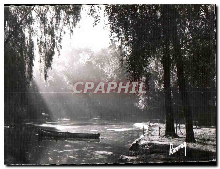 Aurore brumeuse sur le Lac — Vincennes — Images de France