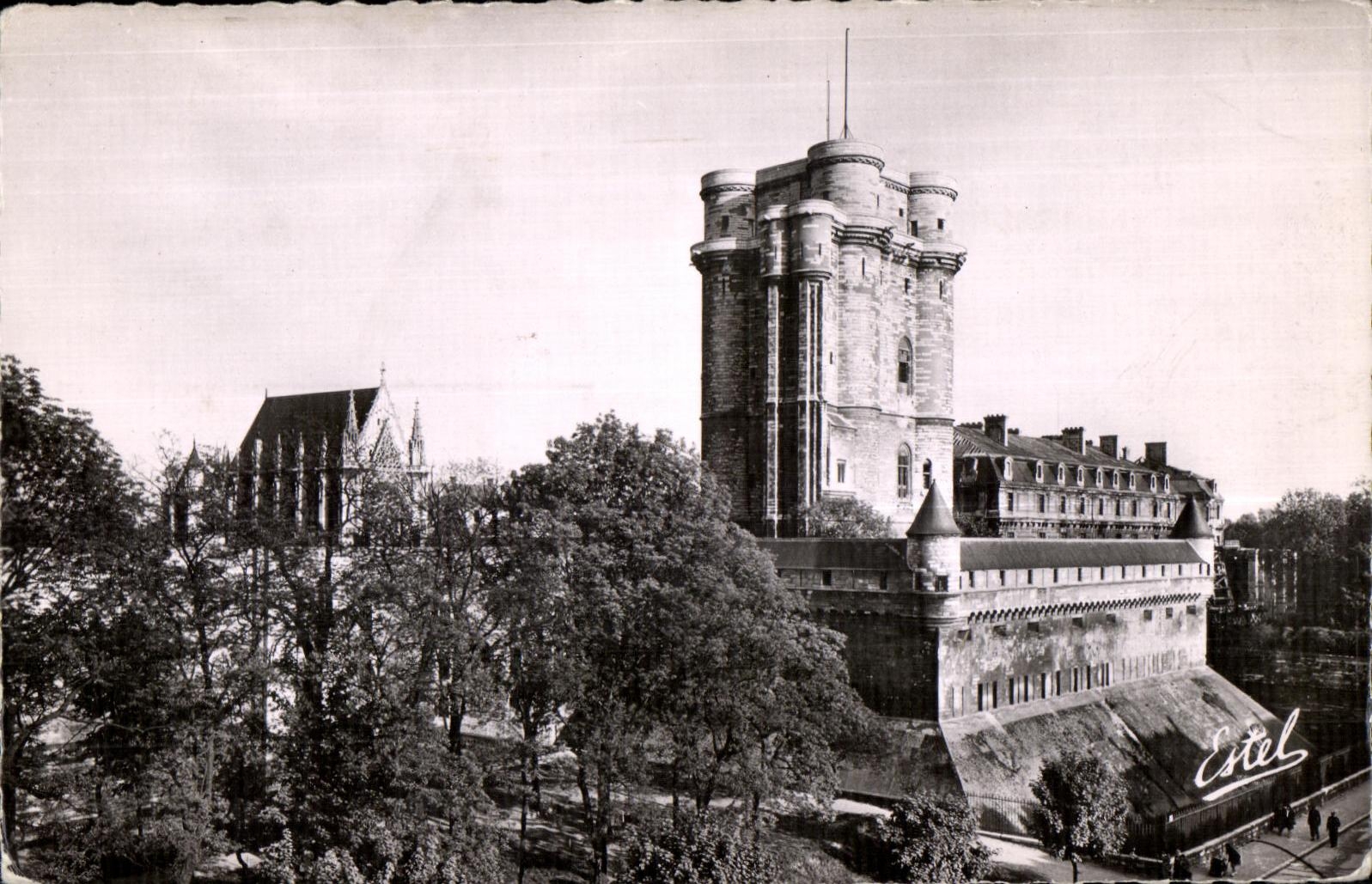 Le Donjon et la Chapelle — Estel — n°94