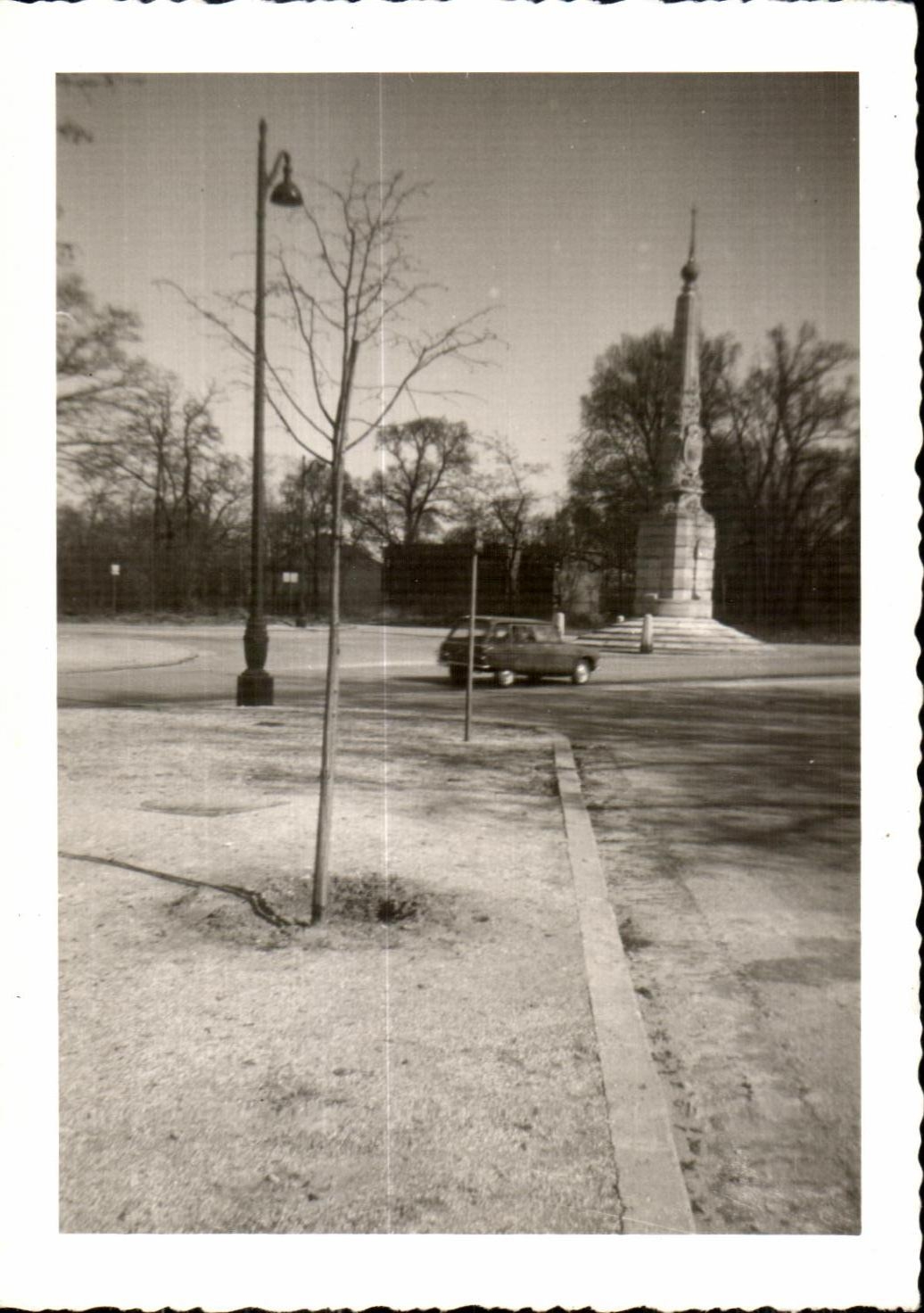 Bois de Greenennes — La Pyramide — CPAPHIL