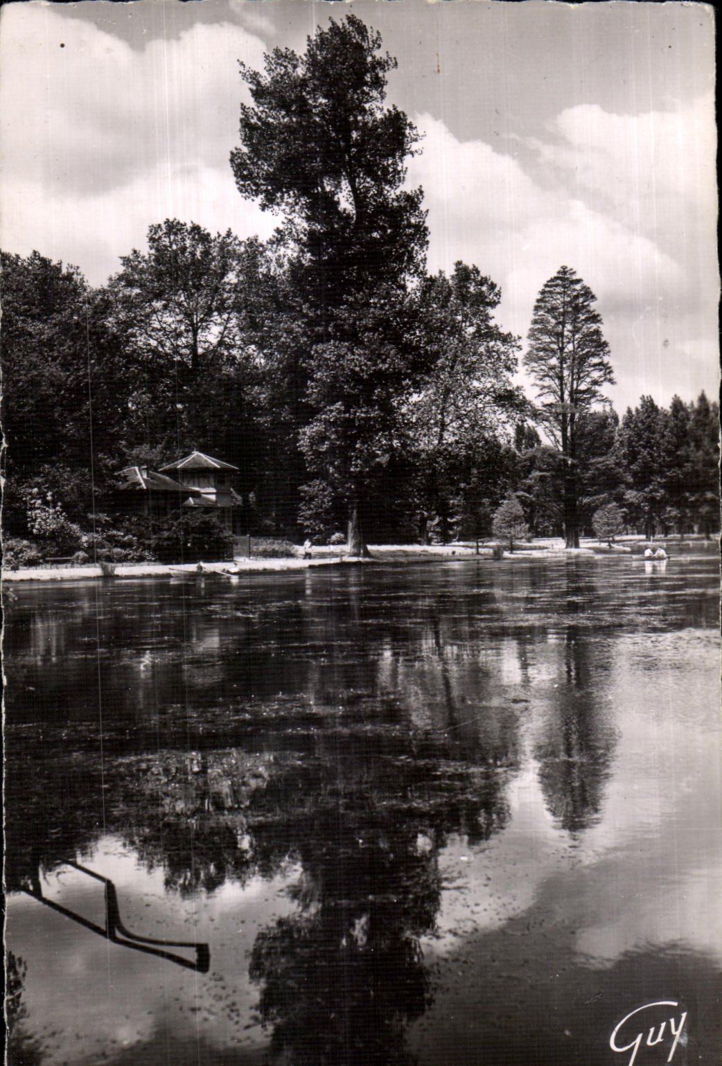 Paris-Vincennes (Seine) — Le bois de Vincennes sur le lac Daumesnil — Photographie d'art 'Guy'