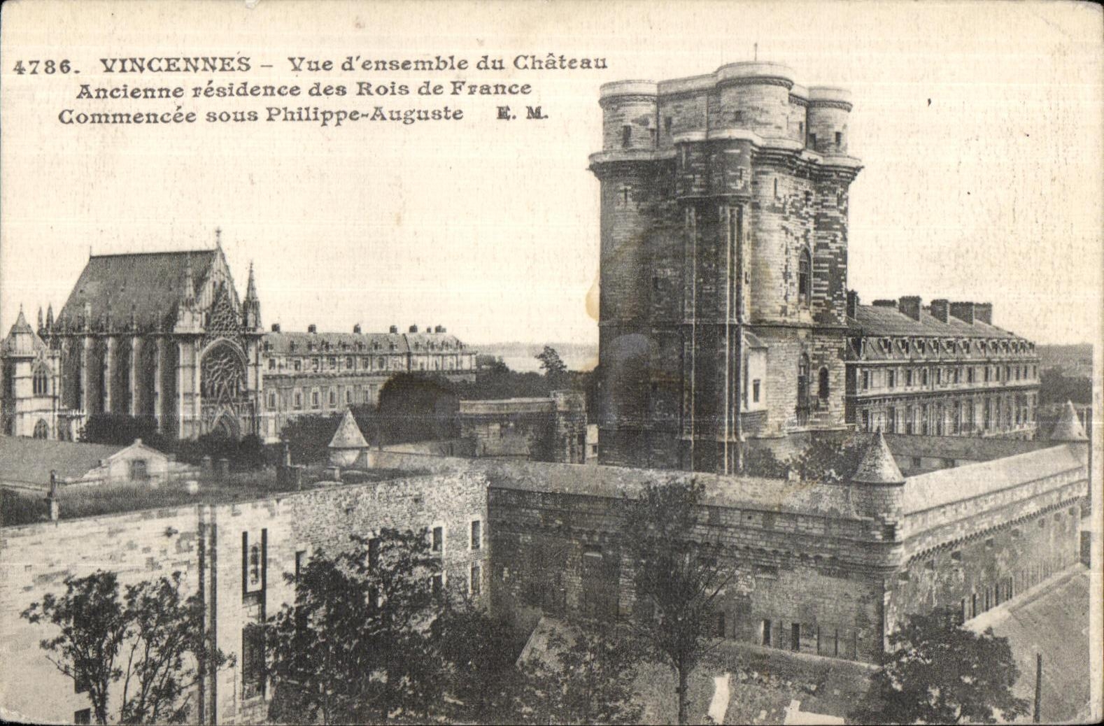 CPA Vincennes Vue d ensemble du Chateau Ancienne residence des Rois de France Commencee sous Philippe Auguste